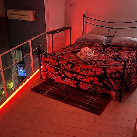 Small Mezzanine Apartment Colosseo Rzym Zewnętrze zdjęcie